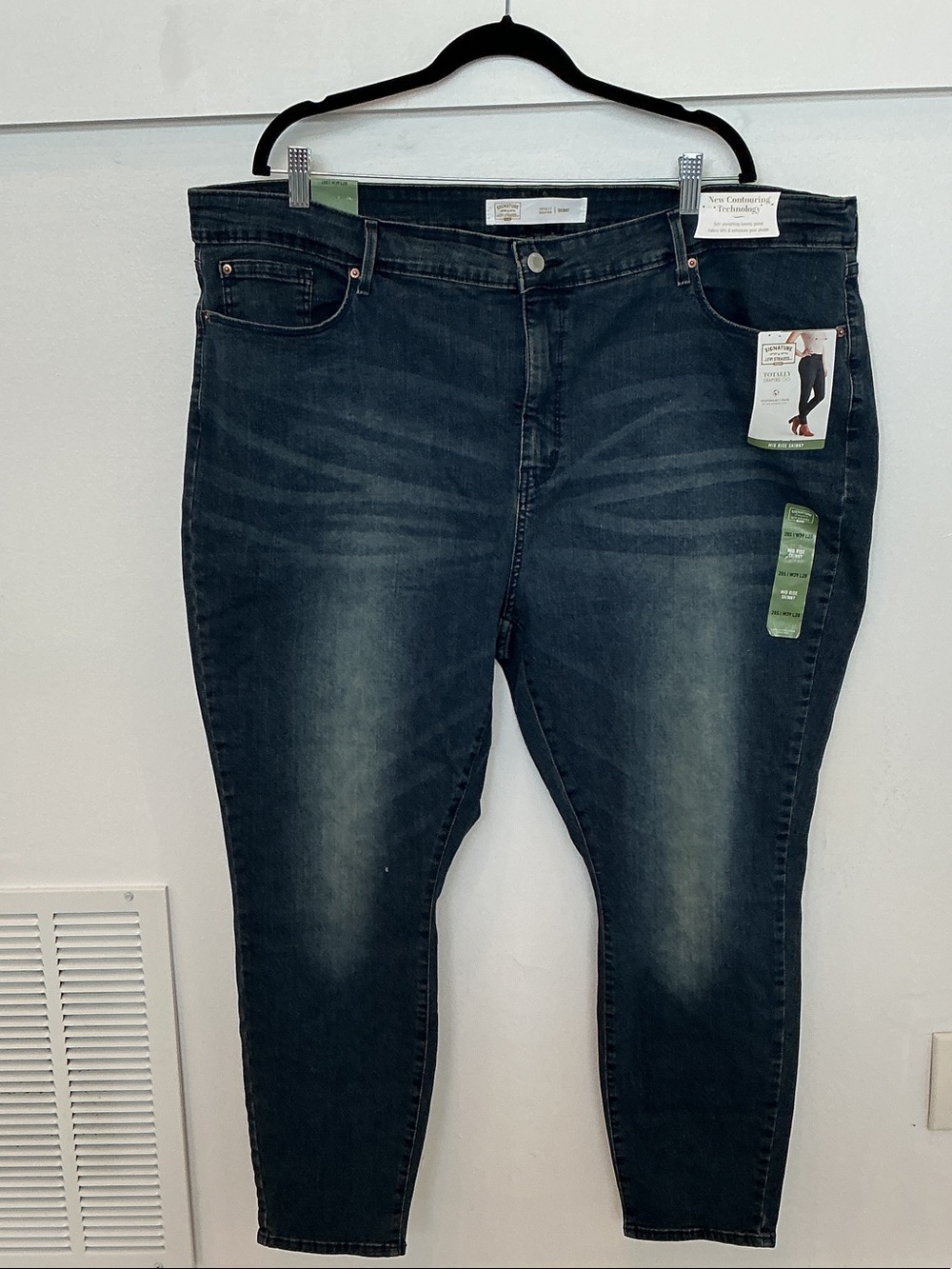 Levi's Women's Skinny Jeans in Dark Blue Wash